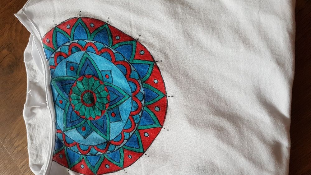 Tricouri pictate manual