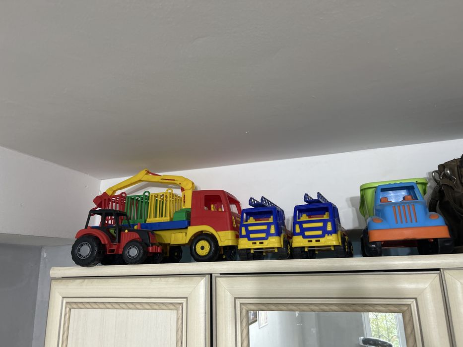 Игрушки почти новые не играли