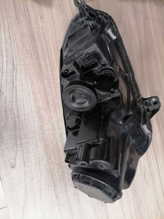 Продавам ляв фар за голф 5