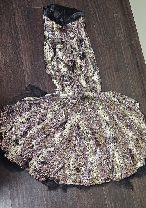 Офицялна бутикова рокля