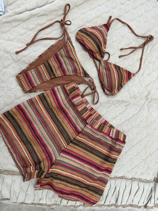 Купальник с шортами 1500 тг.