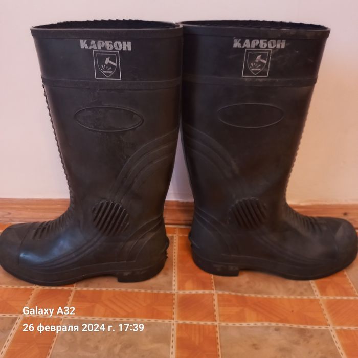 Срочно продам резиновые сапоги