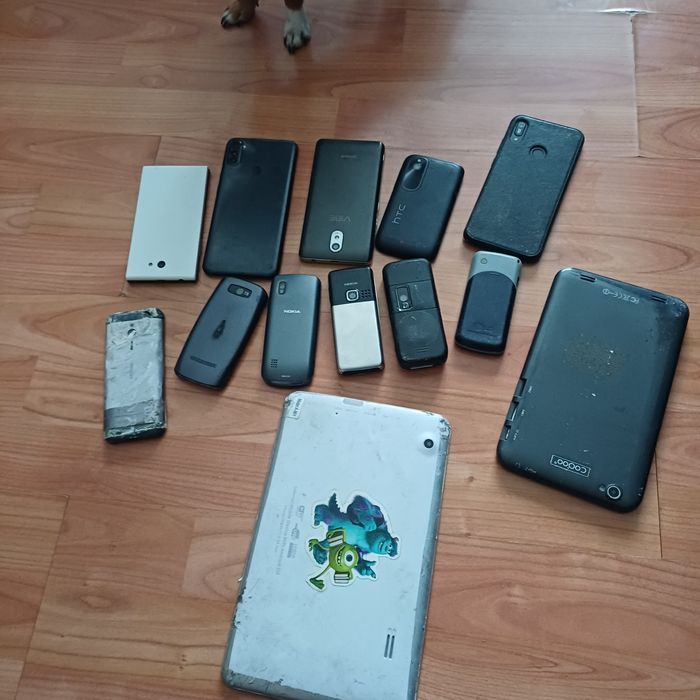Продам телефоны на запчасти