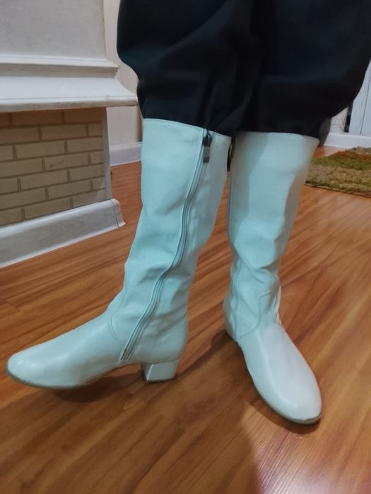Сапоги кожанные,белые женские