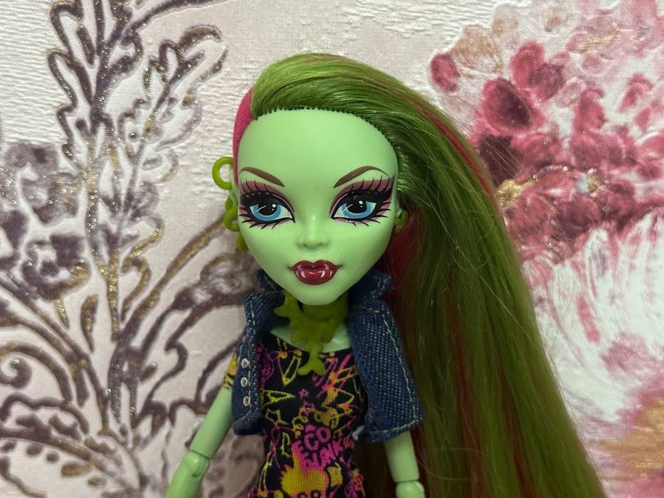 Monster High Венера базовая