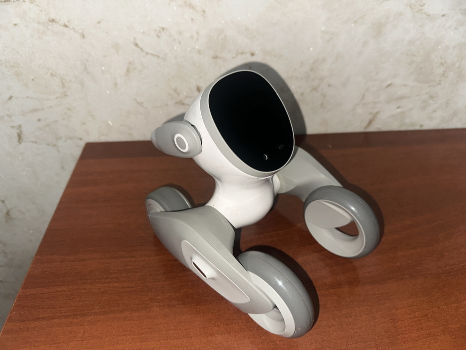 Loona робот питомец