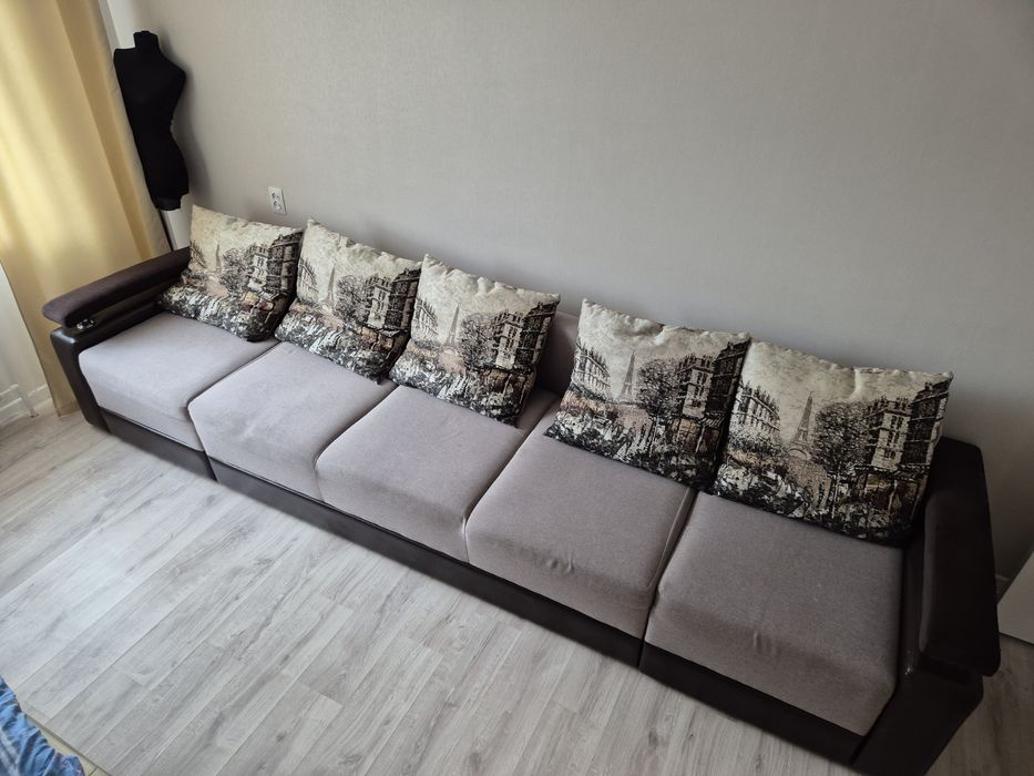 Диван серого цвета, 3.4 метра