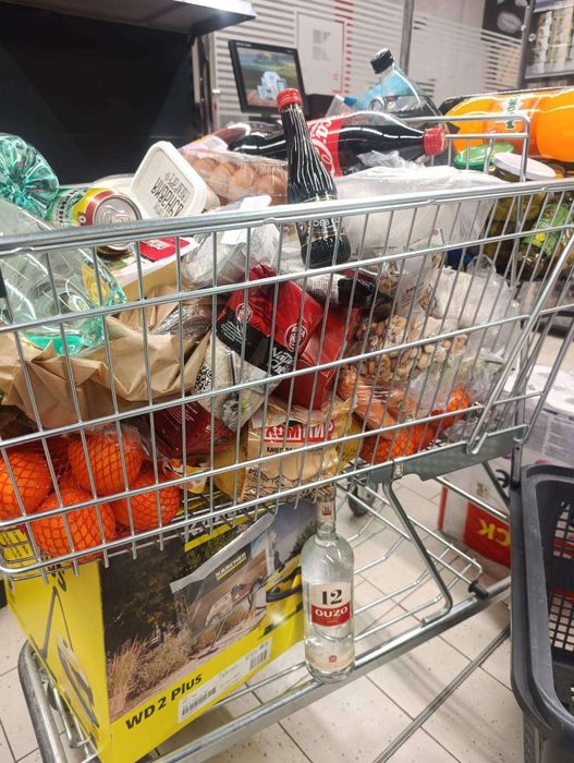 Продавам четири еднакви гуми втора употреба.Цена  80 евро.