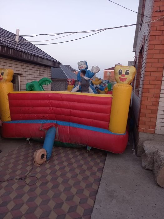Продам детский надувной батут, мини-городок.