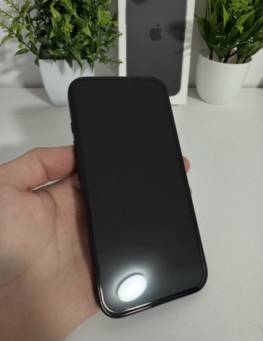 Iphone 16 aproape nou ,  garantie , 100% bateria , 128gb black