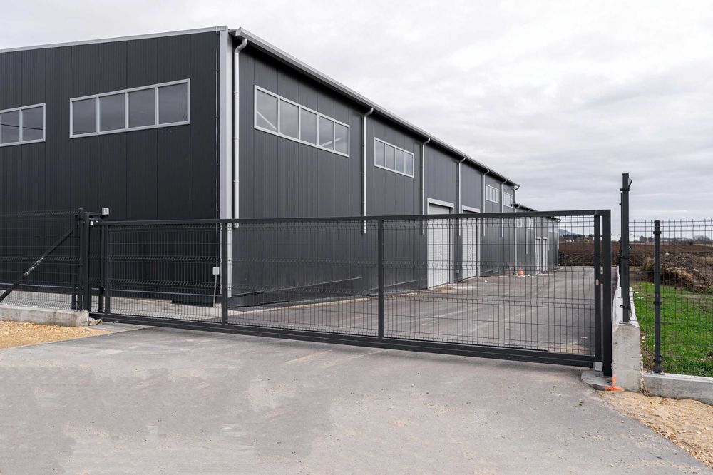 Дава се под наем Склад в с. Тополи, Област Варна - 1260 кв.м за 5040 € - Снимка #2