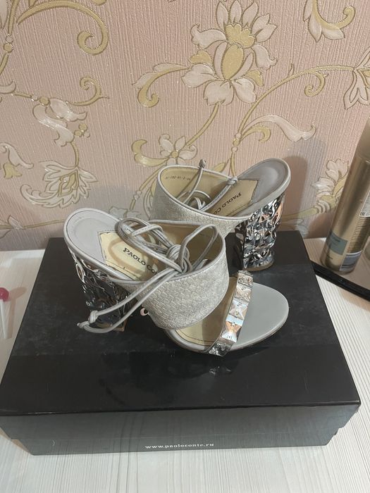 Продаю босоножки