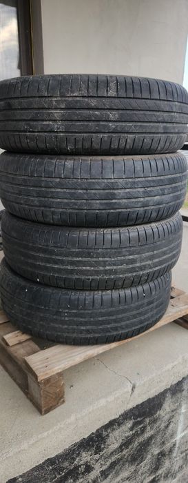 Vând cauciucuri de vară 215/65/R16