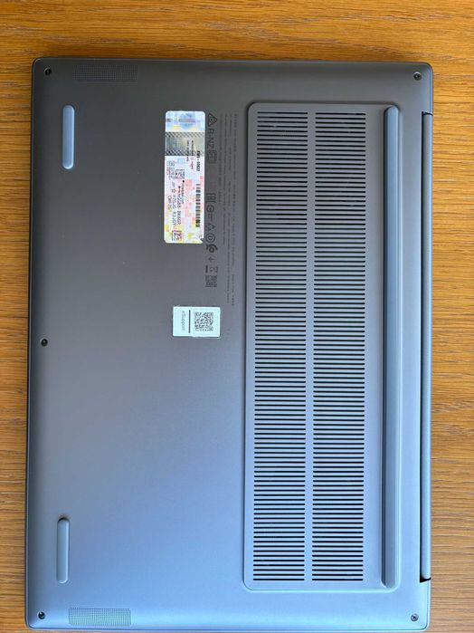 Продавам лаптоп LENOVO IDEAPAD PRO 5  OLED dislay