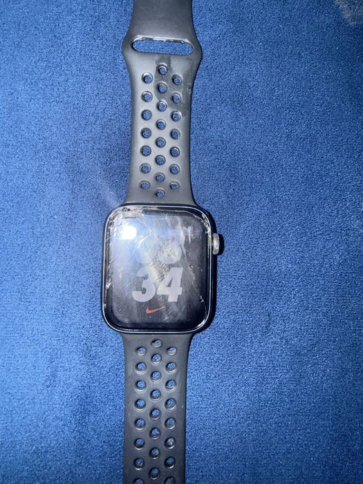 Apple watch se .