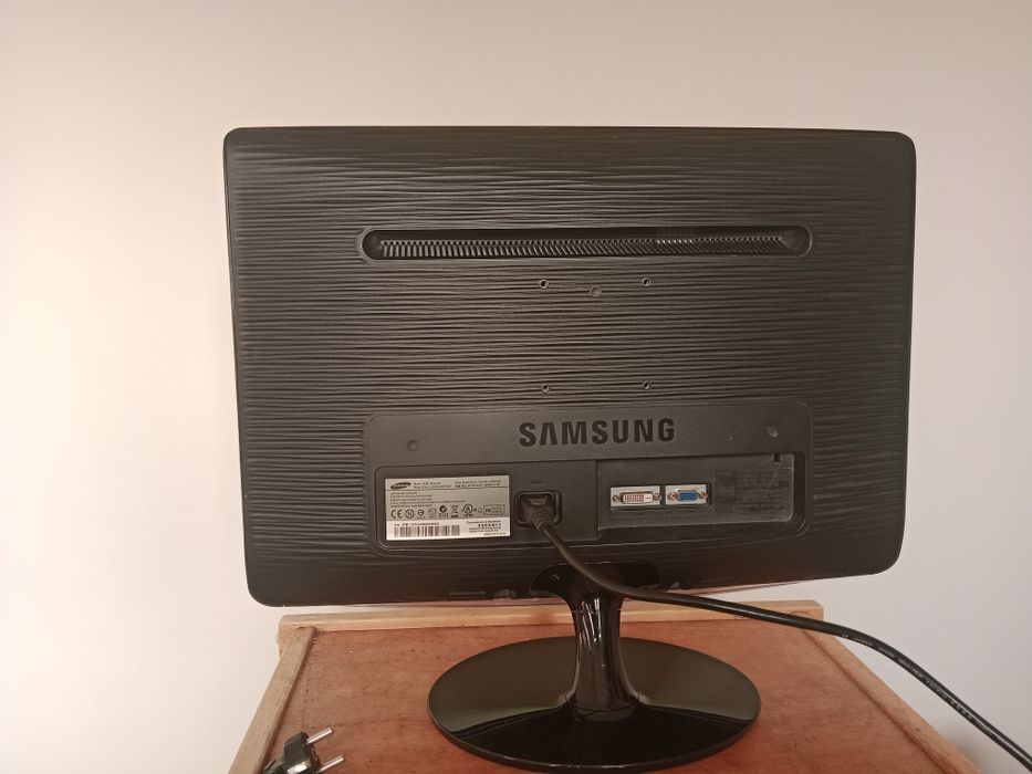 SAMSUNG монитор B2230W