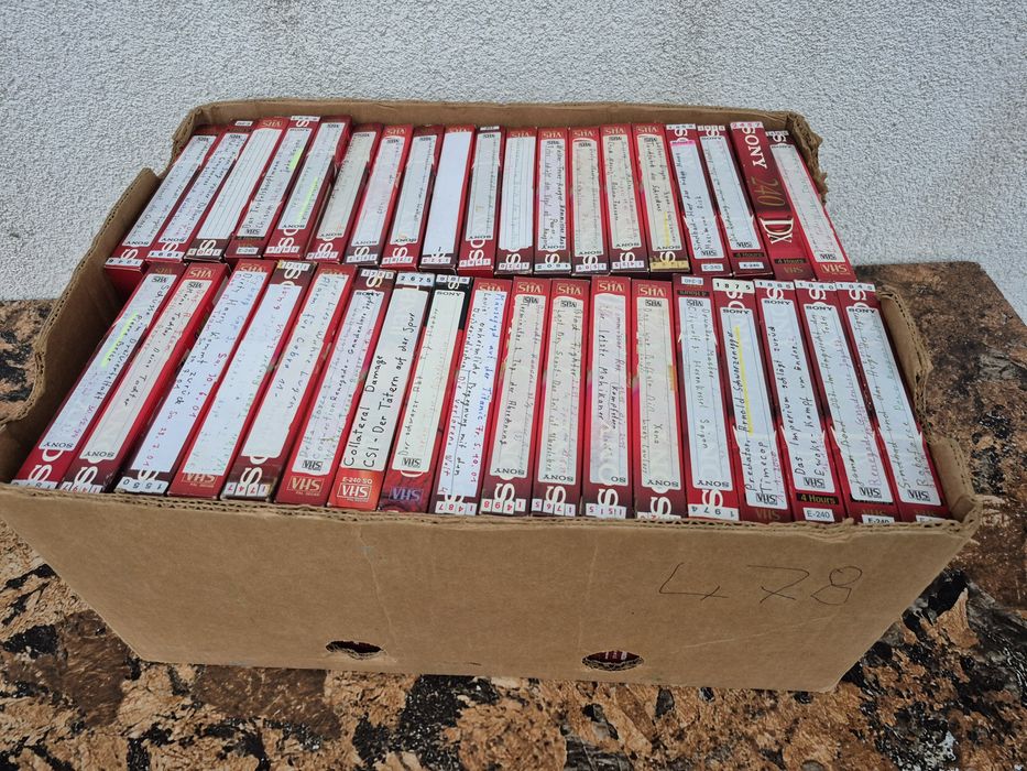 Vând 40 casete video Sony VHS originale de 240 minute colectie filme acțiune,drama,Comedie, Triler, dragoste,western...etc.