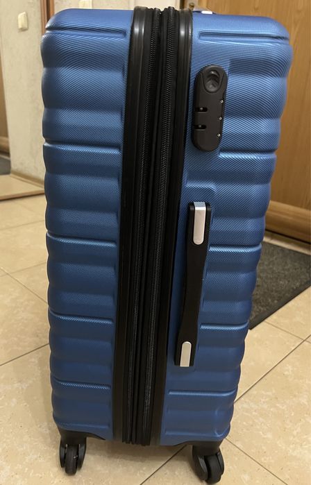 Чемодан COSMO, 24 среднего размера