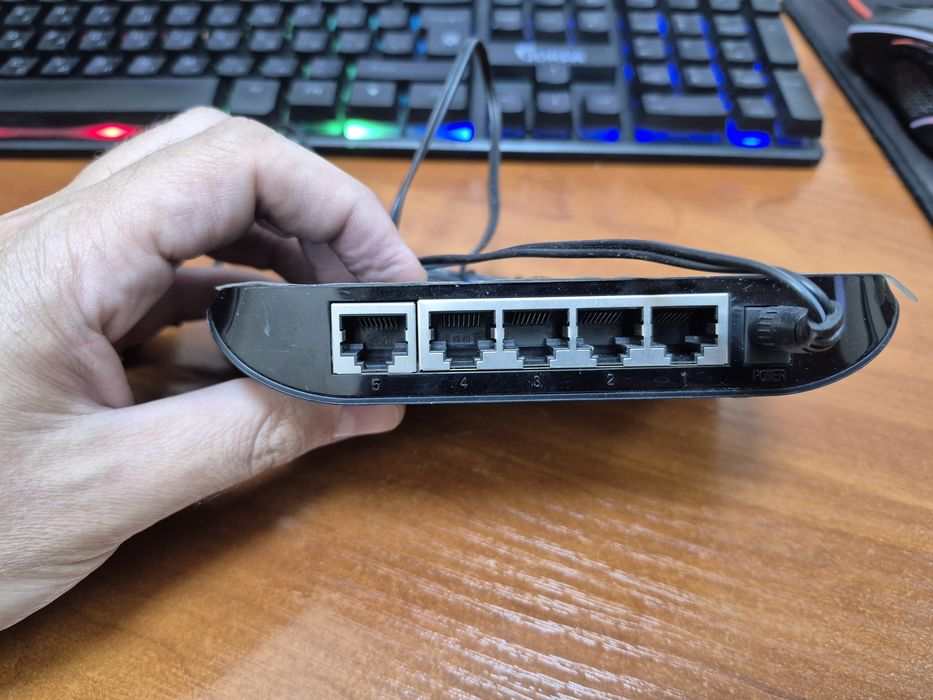 Продам коммутатор TP-link TL-SG1005D