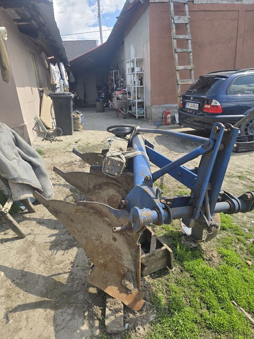 Tractor U650 cu disc și plug Ciuperceni • OLX.ro