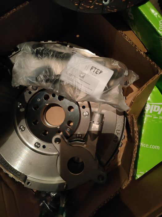 Ambreiaj cu volanta masa dubla Renault Trafic Opel Vivaro 1.6