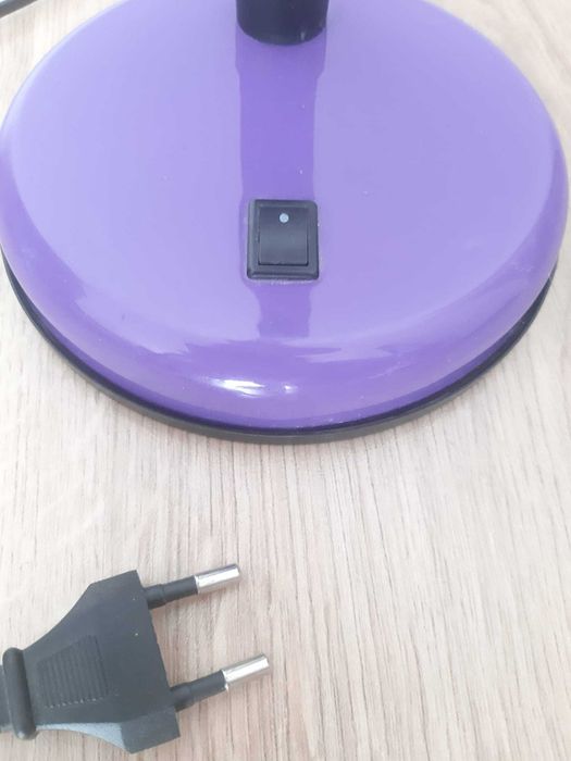 Lampă mov ajustabilă – stare foarte bună – 30 lei