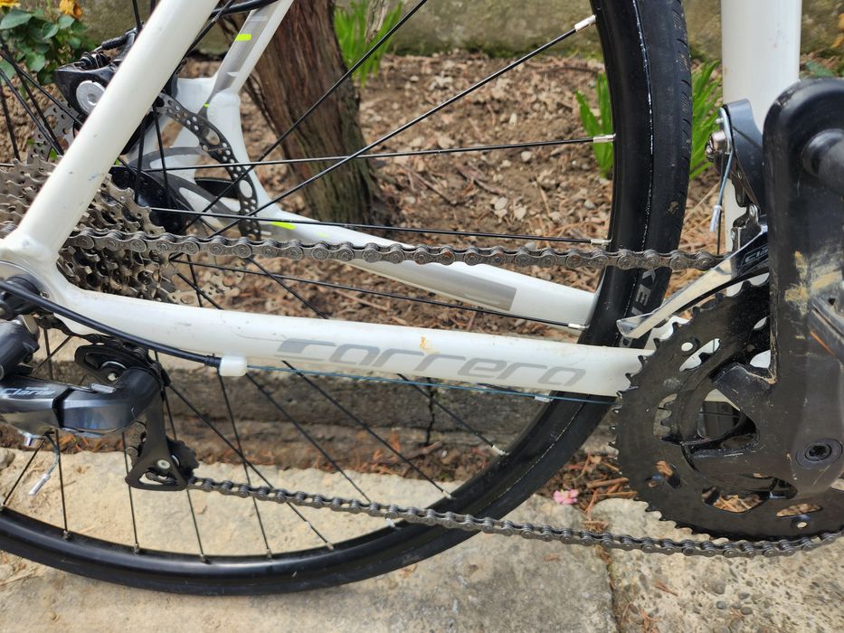 Vând bicicletă cursieră carrera Virtuoso: ușoară, rapidă și incredibil de precisă.