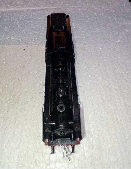 Locomotiva fleischmann BR24 scara H0, 1:87

Tracțiune integrală pe 3 a