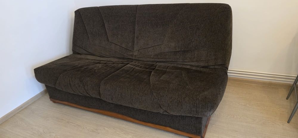 Canapea extensibila cu loc de depozitare