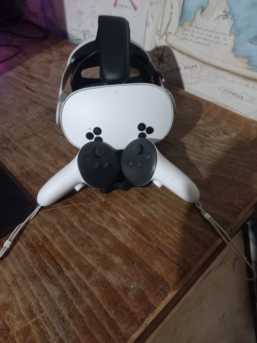 MetaQuest 3S 128GB с допълнително захранване ЗАИНТЕРЕСОВАНИТЕ ДА ПИШАТ