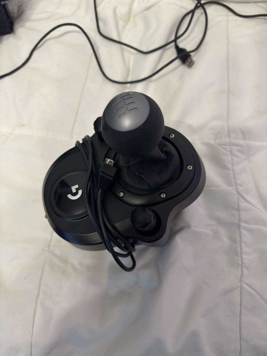 Volan Logitech G923 + schimbator PC/PS5/PS4