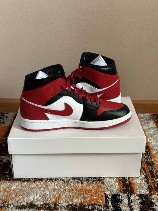 Jordan 1 Mid Bred Toe