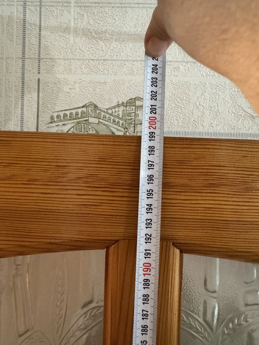 Продам двери из натурального дерева.