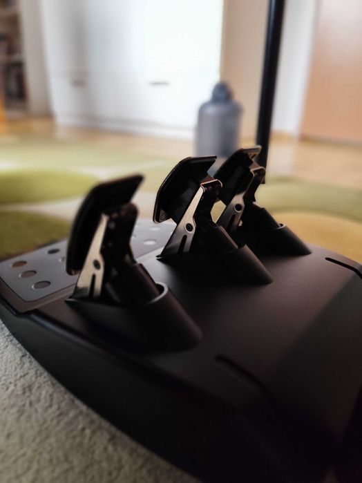 Геймърски волан Logitech G923 + Shifter за PS5/PS4/PC