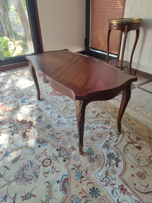 Продаётся антикварный журнальный столик