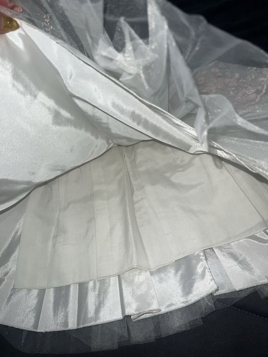 Платье нарядное на девочку 5-6 лет