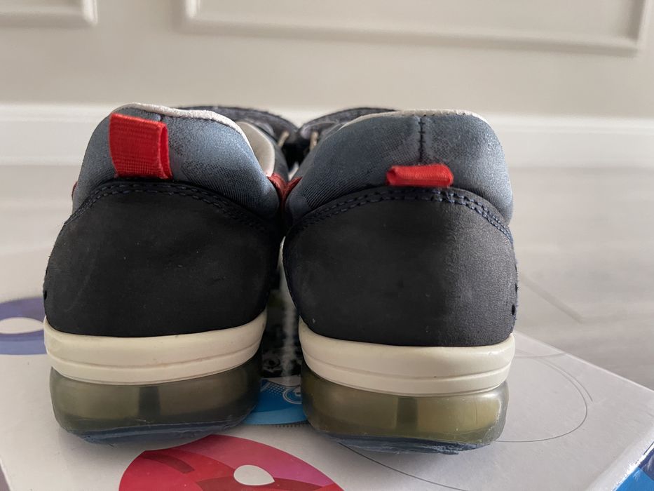 Детская ботинка