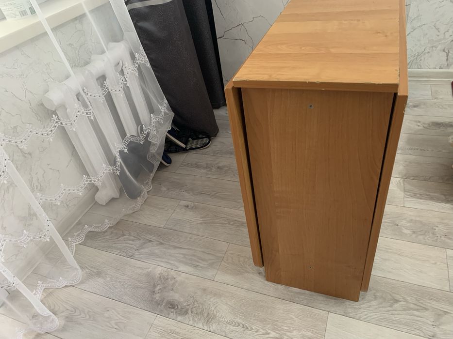 Продается книжный стол