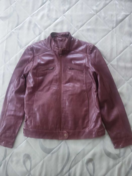 Продам новую дамскую кожаную куртку.