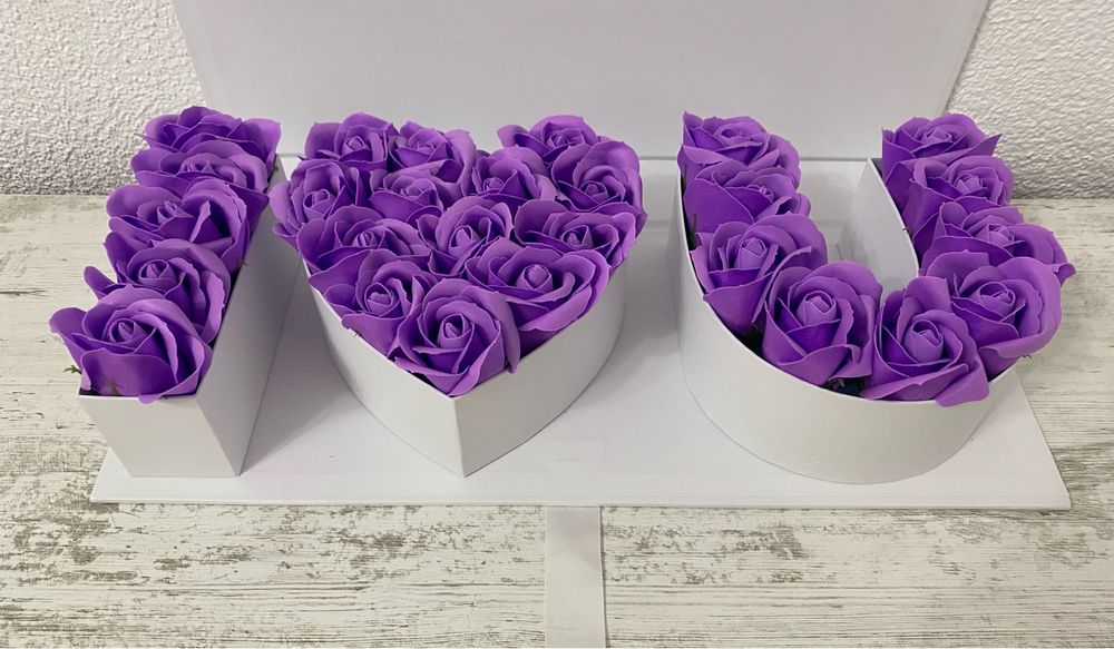 Подаръчка кутия със сапунени рози