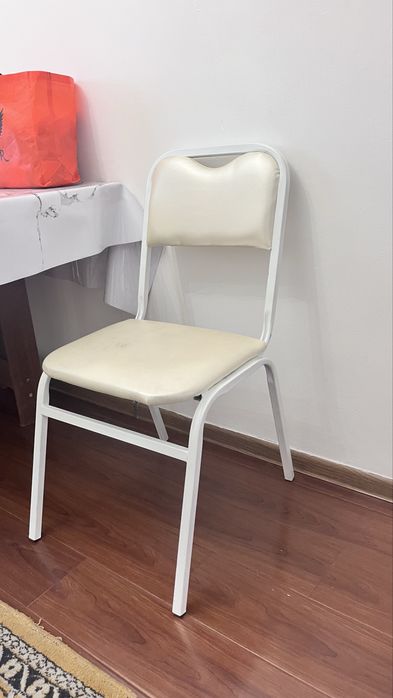 Диван и стулья в хороше качестве