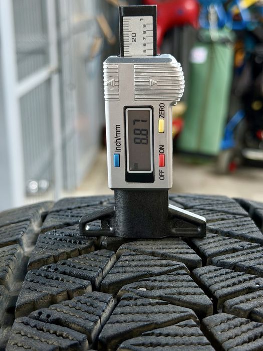 Шины Bridgestone Blizzak DM-V2, липучка