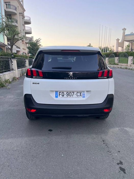 продава  Peugeot 5008