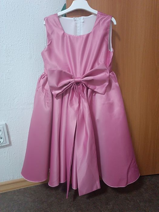 Продам красивое платье на девочку