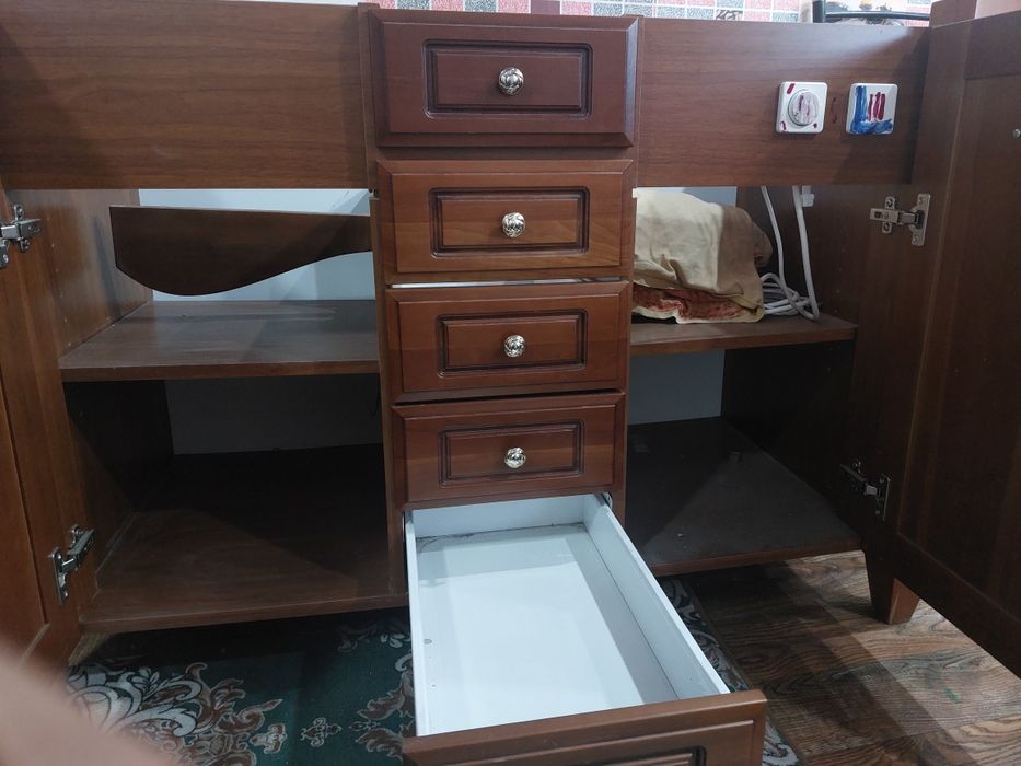 Тумба с зеркалом