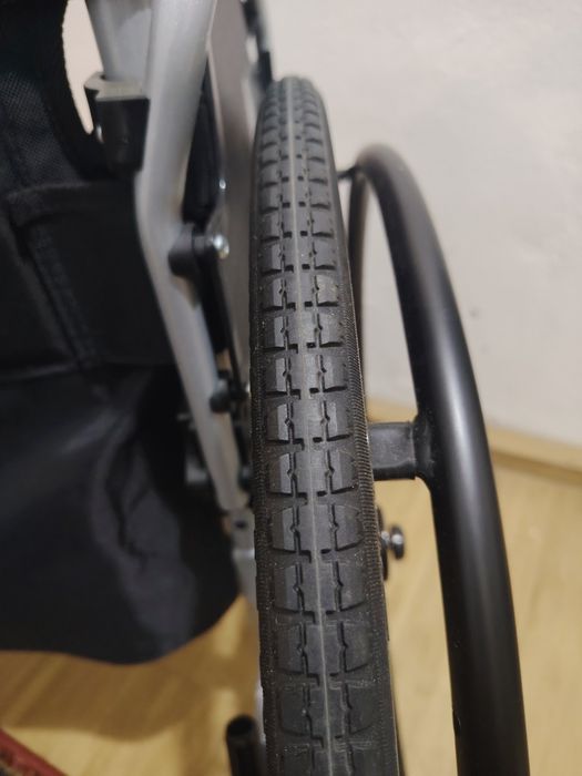 Scaun cu rotile pliabil bariatric • 235 kg • nou, nefolosit • solid