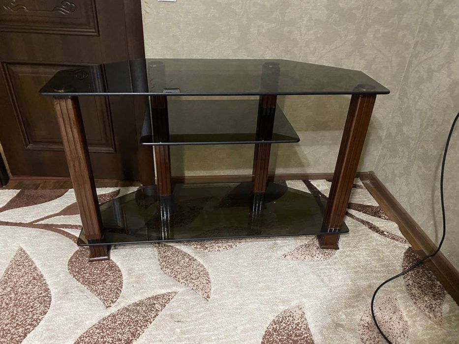 Столик под телевизор