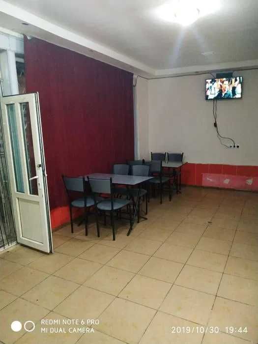 Магазин вдоль улицы Лутфий