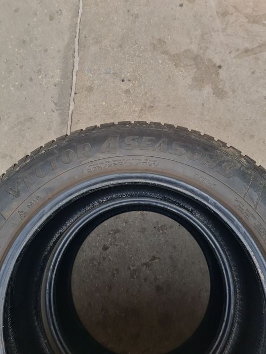 Всесезонни гуми 2 броя GOODYEAR Vector4seasons 235 55 R17 дот 1719