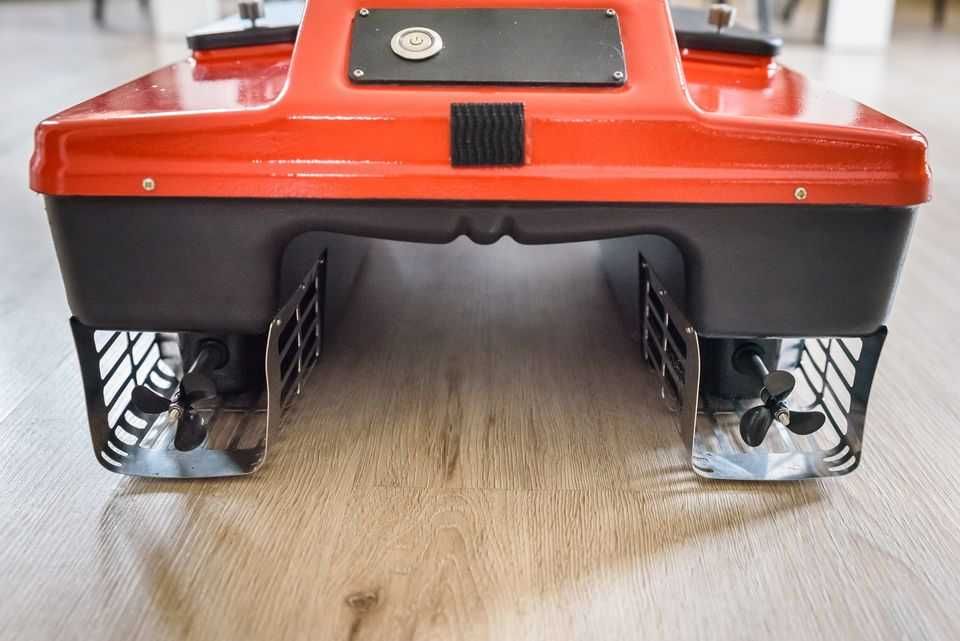 Лодка за захранка (лодка за захранване) с автопилот и LiPo батерии